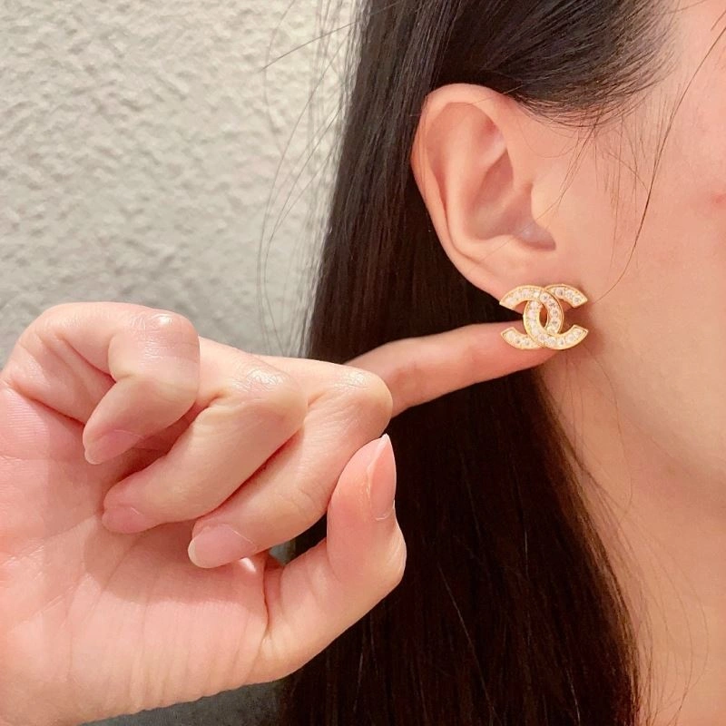 Effortless Chanel Earrings 227383
