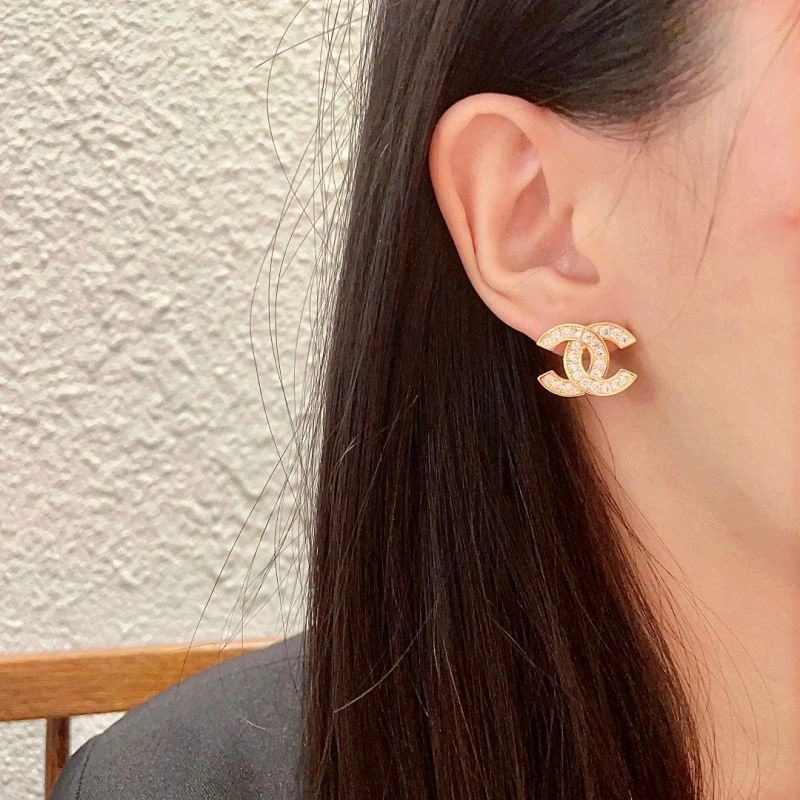 Effortless Chanel Earrings 227383