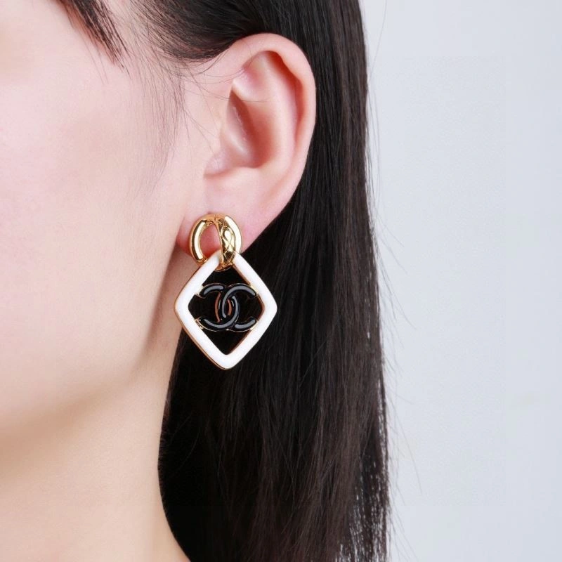 Chanel Earrings Snug 227338