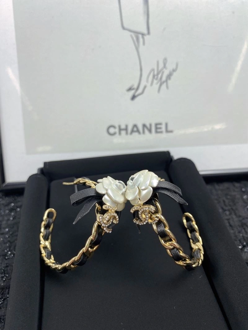 Chic Chanel Earrings 227347