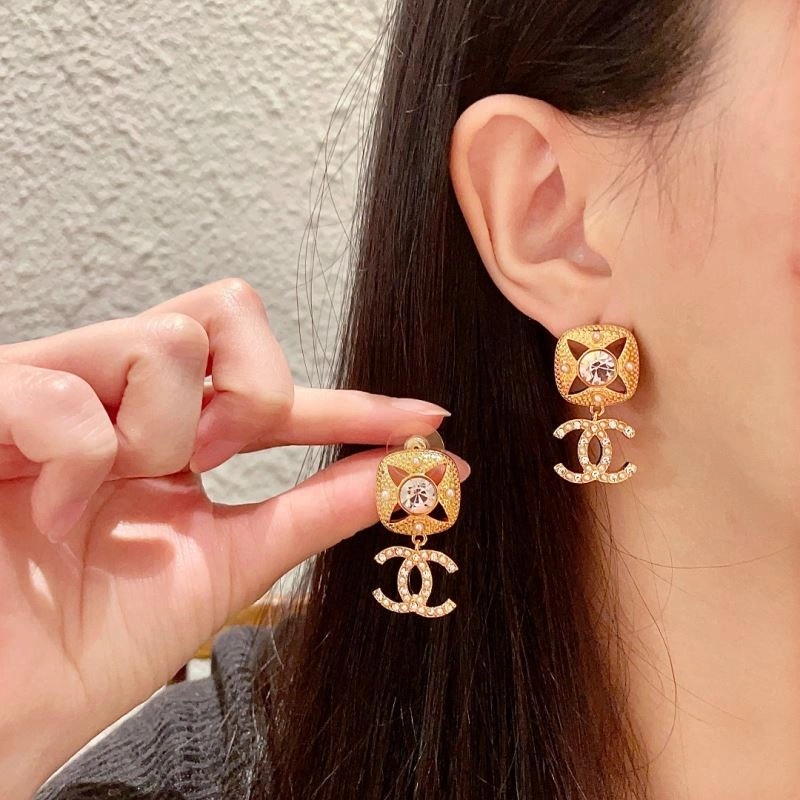 Trendy Chanel Earrings 227414