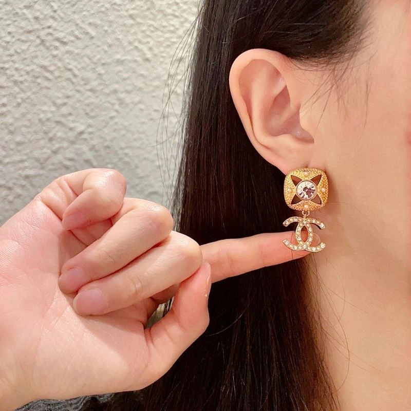 Trendy Chanel Earrings 227414