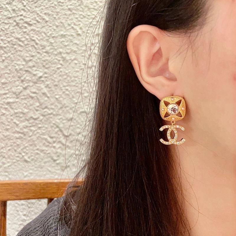 Trendy Chanel Earrings 227414