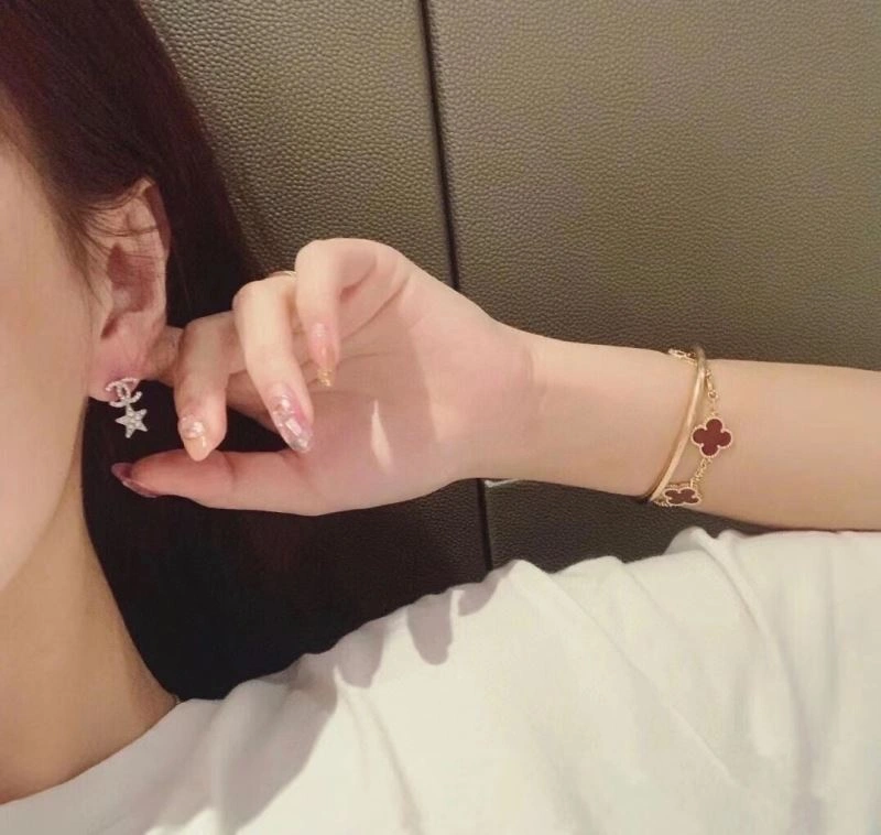 HighPerformance Chanel Earrings 227309