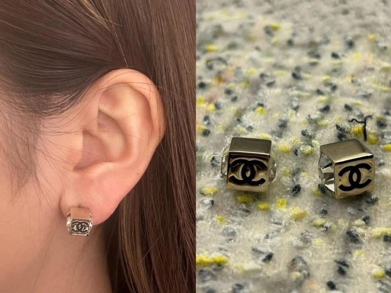 Compact Chanel Earrings 227269