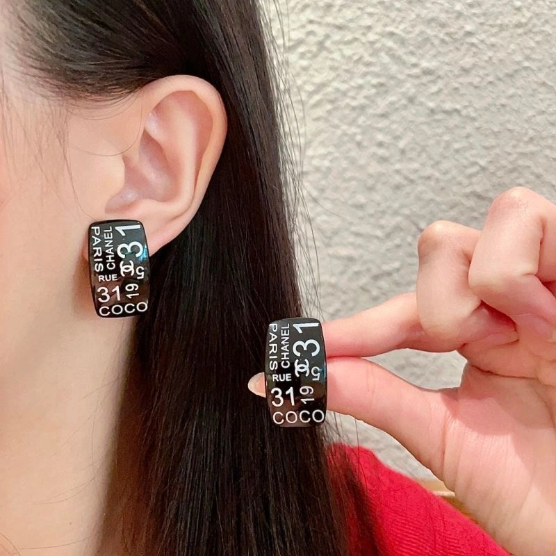 Chanel Earrings Versatile 227233