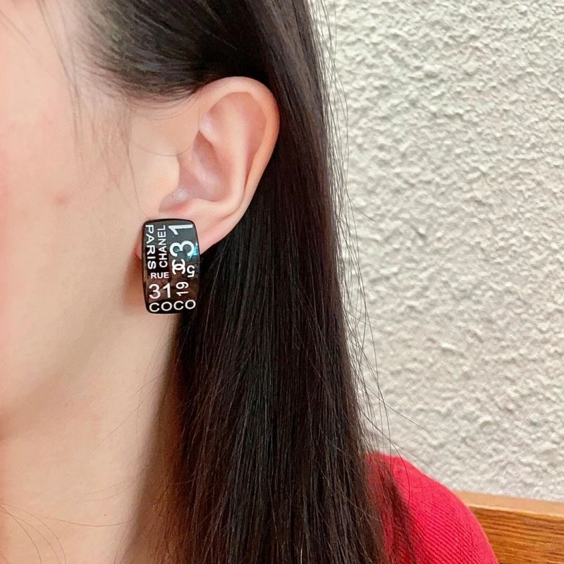 Chanel Earrings Versatile 227233