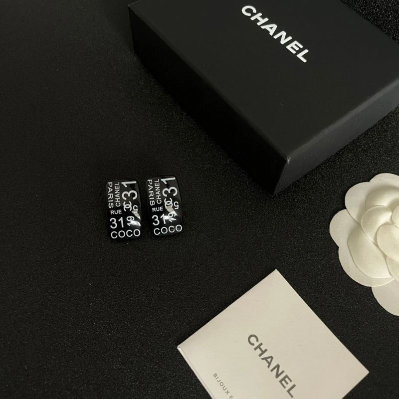 Chanel Earrings Versatile 227233