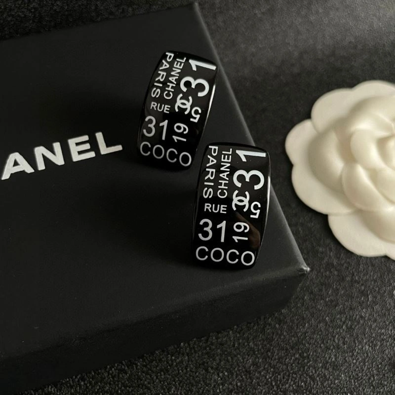 Chanel Earrings Versatile 227233