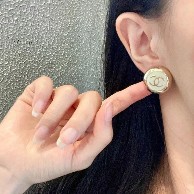 Chanel Earrings Stylish 227225