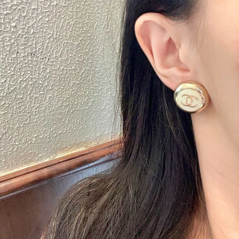 Chanel Earrings Stylish 227225