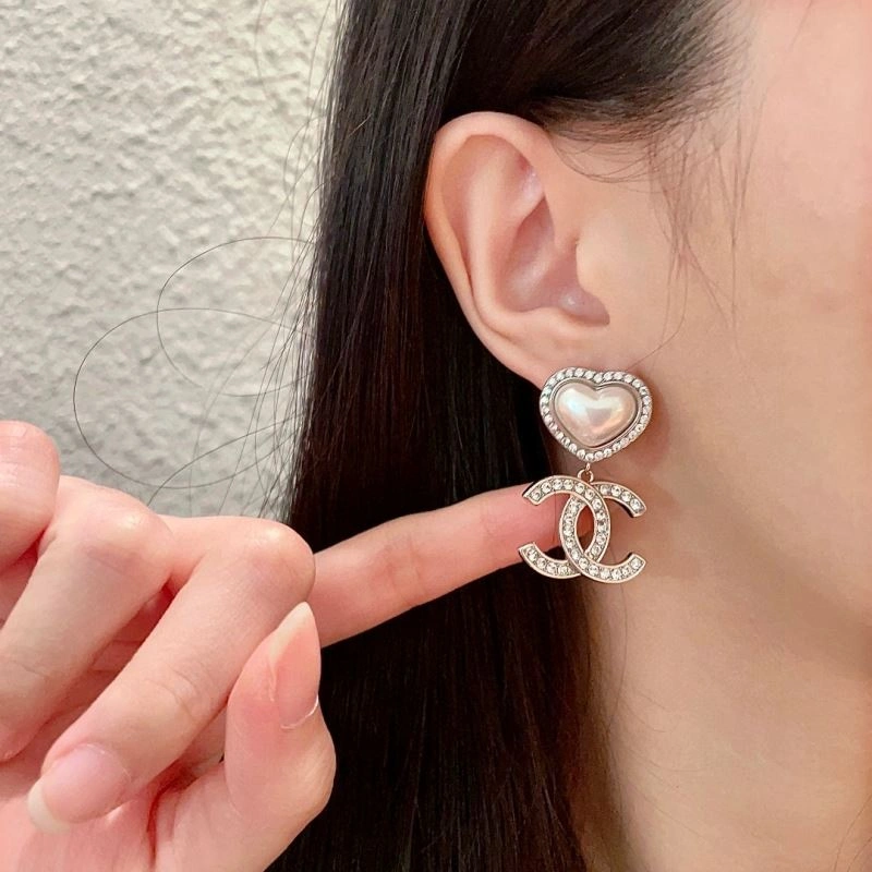 Lightweight Chanel Earrings 227216