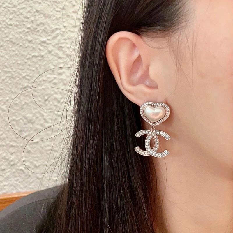 Lightweight Chanel Earrings 227216
