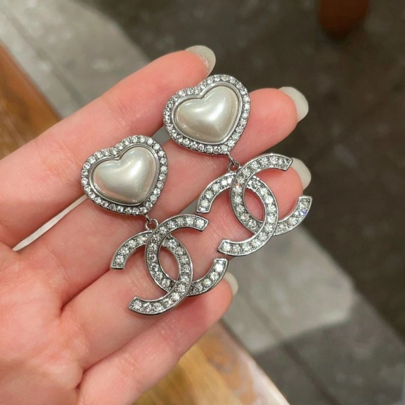 Lightweight Chanel Earrings 227216