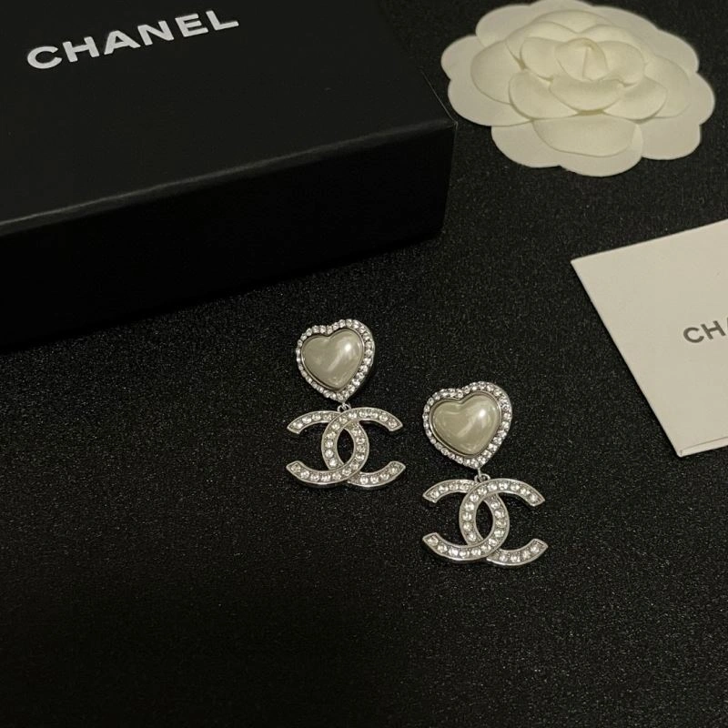 Lightweight Chanel Earrings 227216