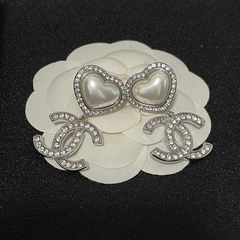 Lightweight Chanel Earrings 227216