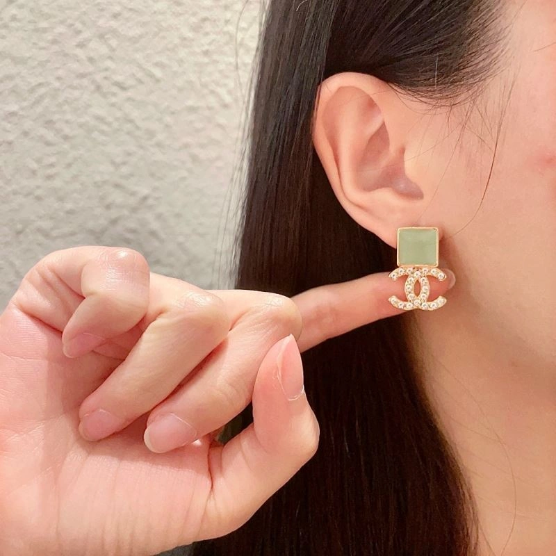 Lightweight Chanel Earrings 227266
