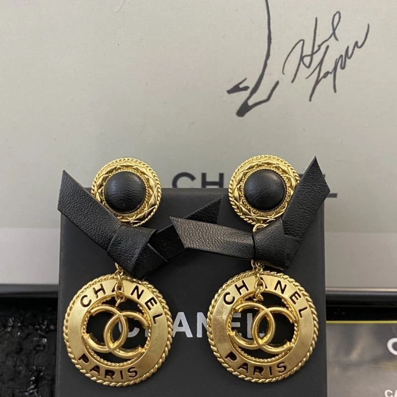 Sophisticated Chanel Earrings 227153