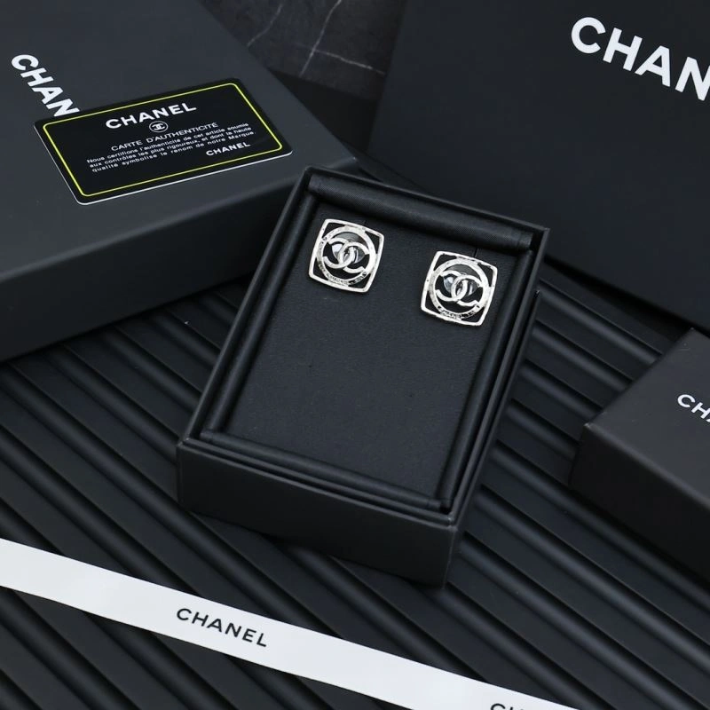 Chanel Earrings Versatile 227137