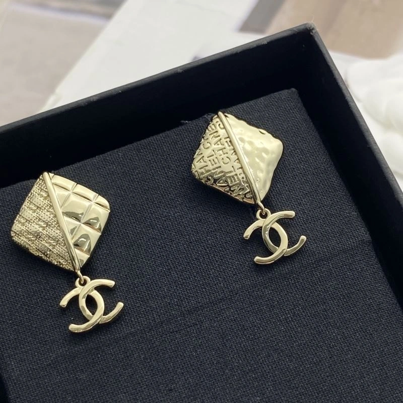 Comfortable Chanel Earrings 227113
