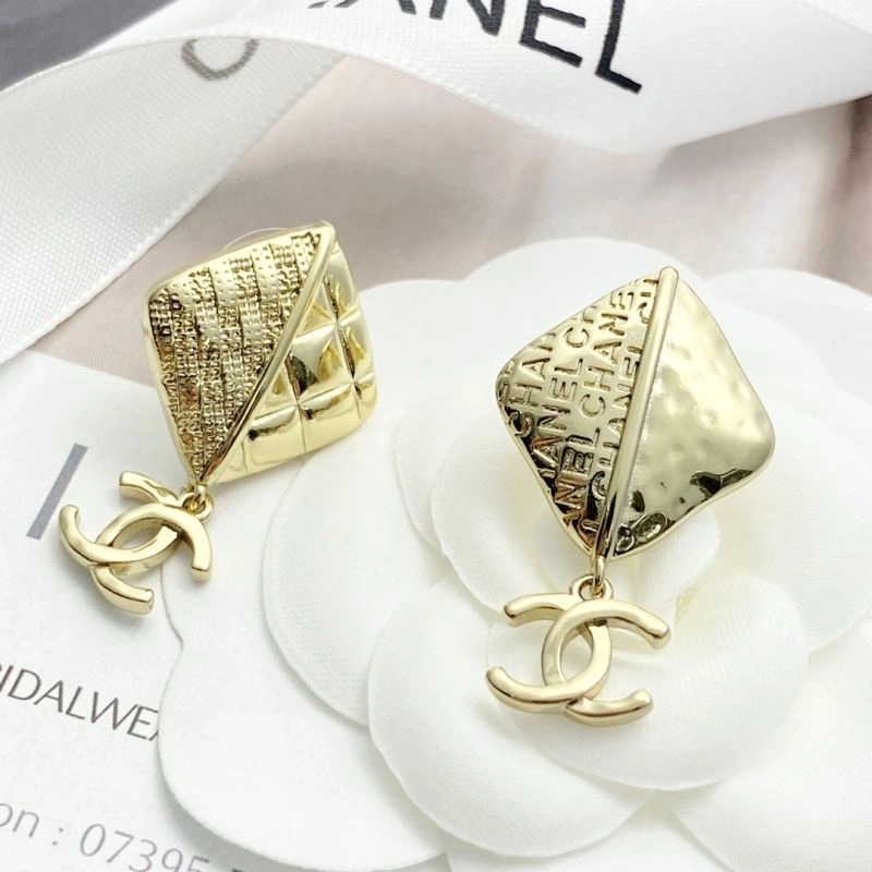 Comfortable Chanel Earrings 227113