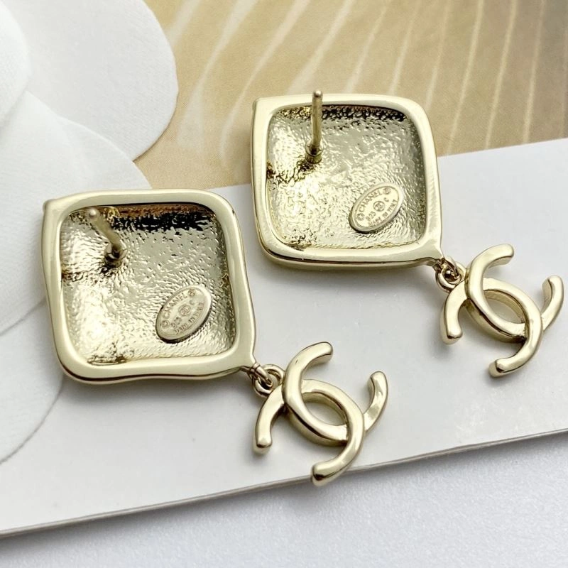 Comfortable Chanel Earrings 227113