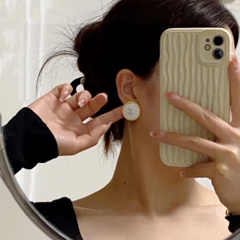 Affordable Chanel Earrings 227082