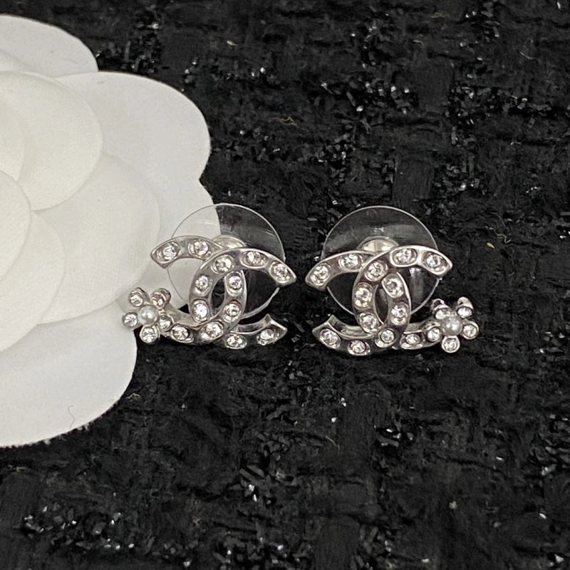 Popular Chanel Earrings 226317