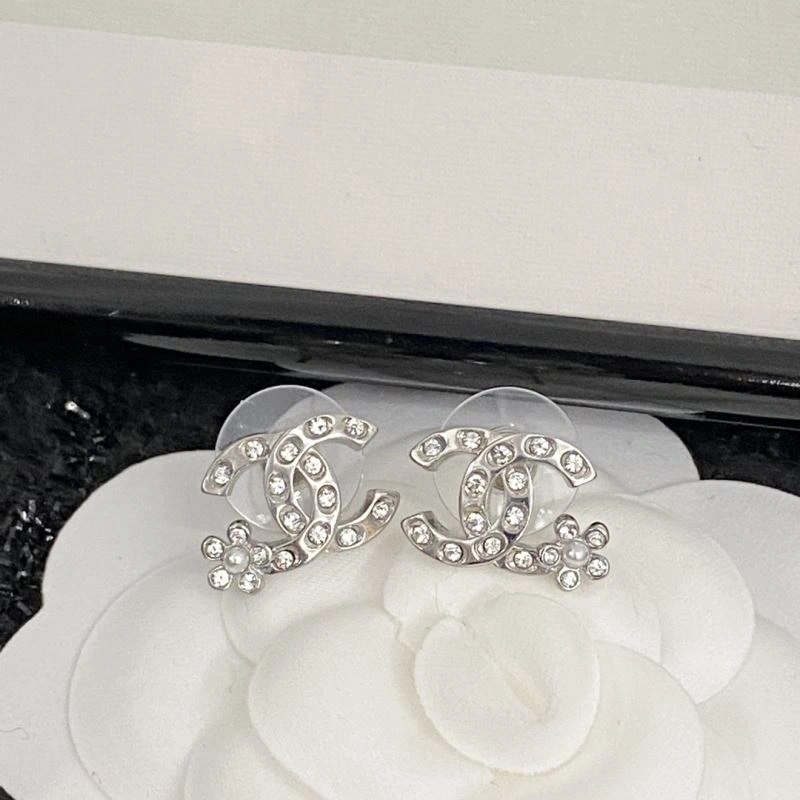 Popular Chanel Earrings 226317