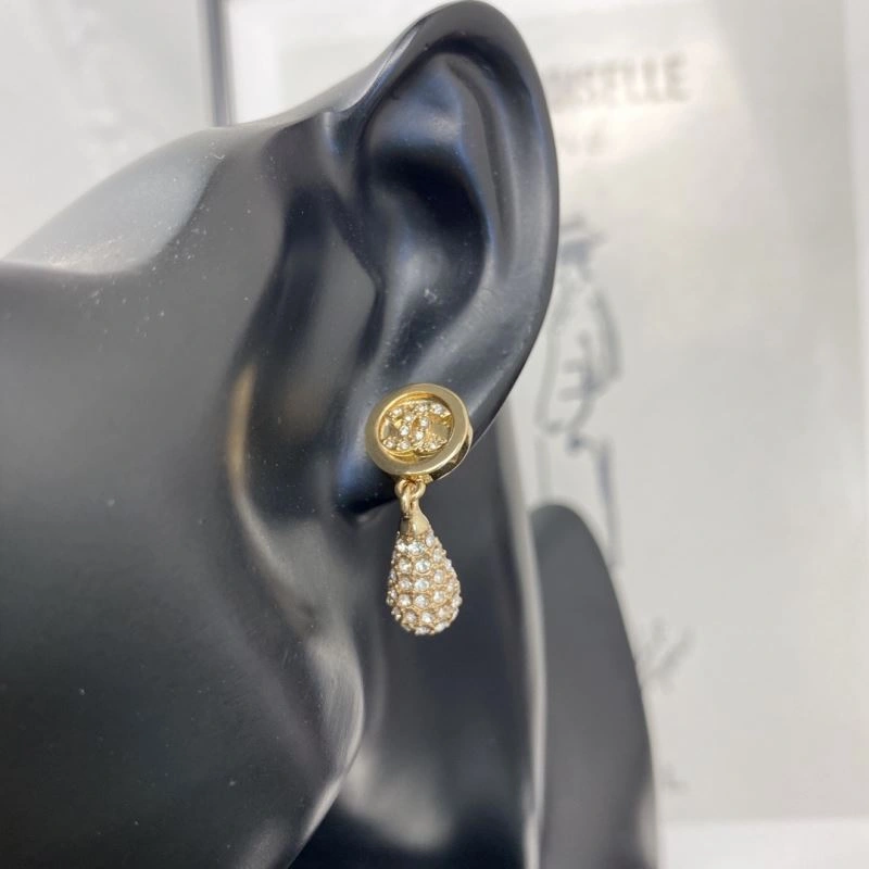 Chanel Earrings Durable 226300
