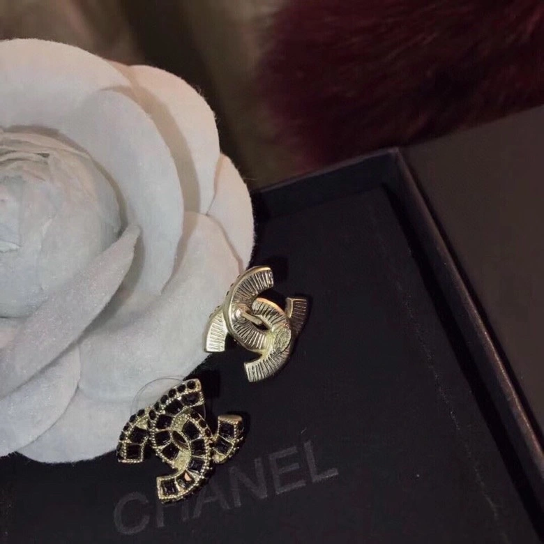 HighPerformance Chanel Earrings 226278