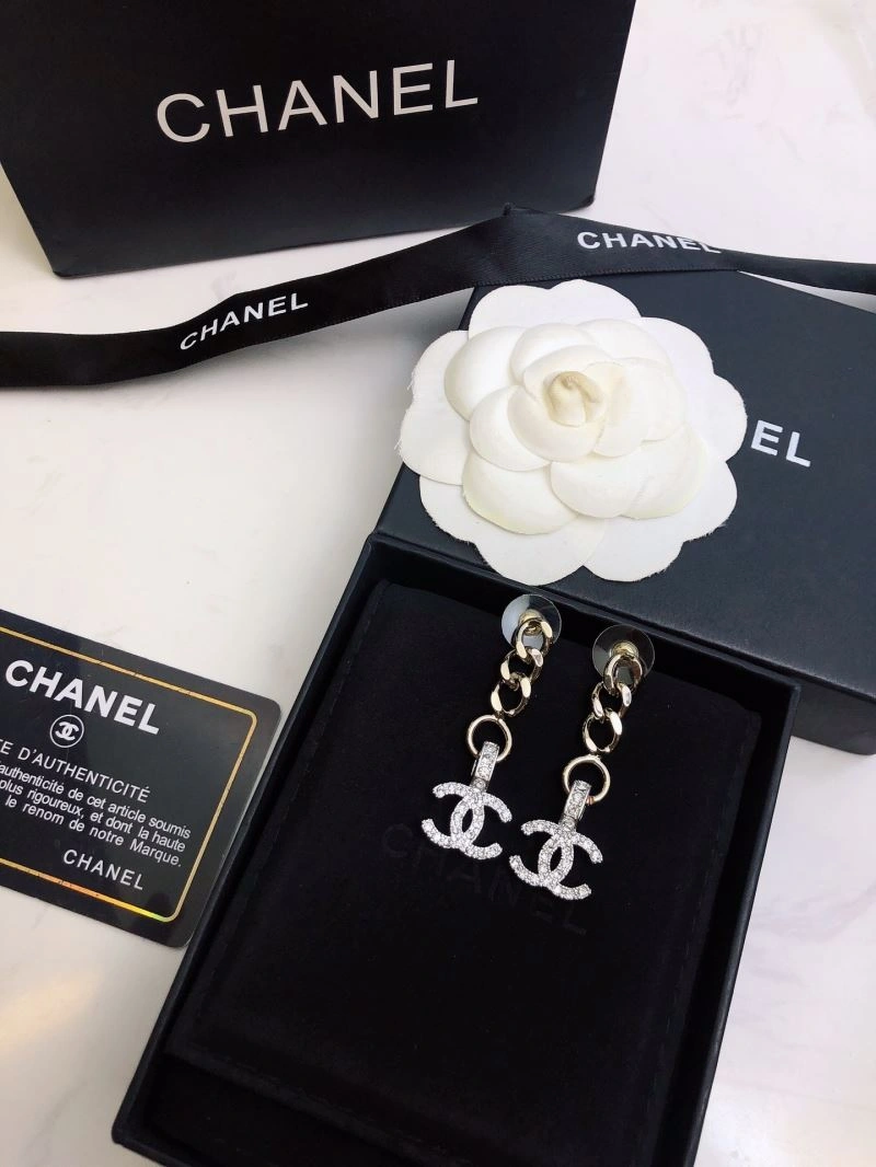 Sophisticated Chanel Earrings 226277