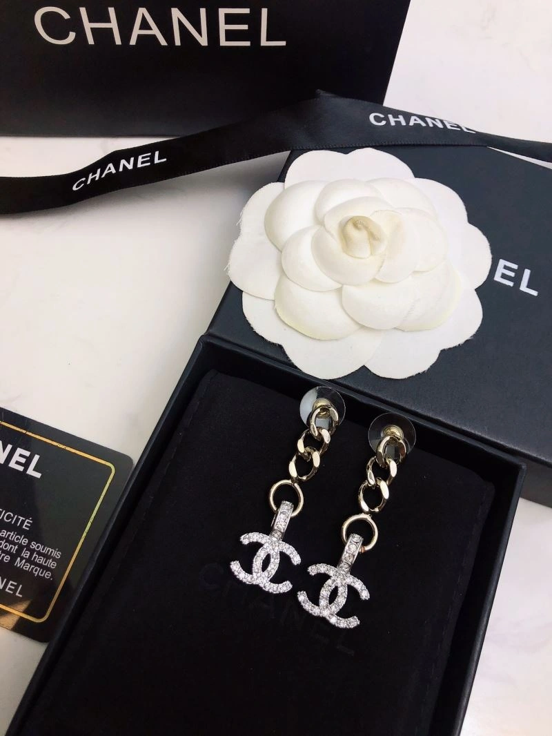 Sophisticated Chanel Earrings 226277