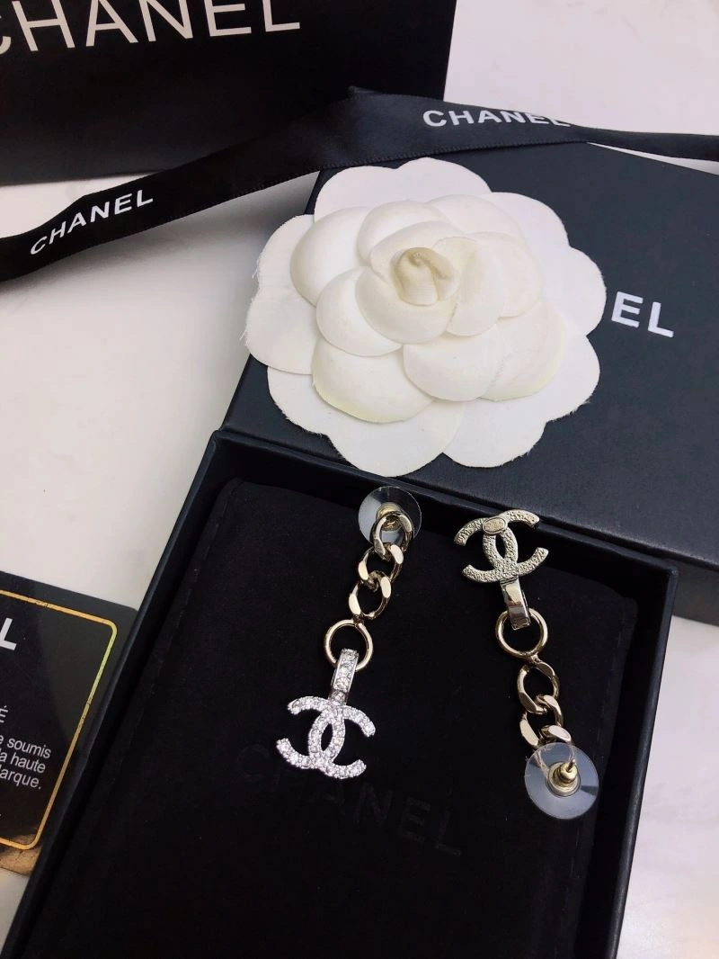 Sophisticated Chanel Earrings 226277