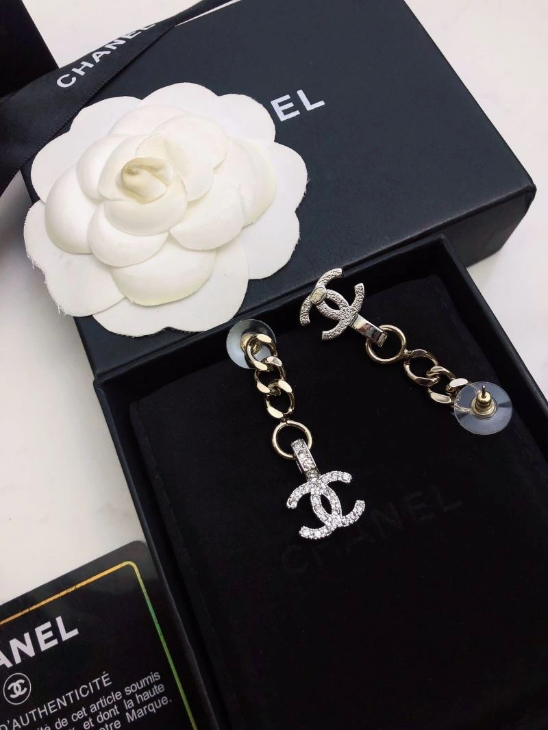 Sophisticated Chanel Earrings 226277