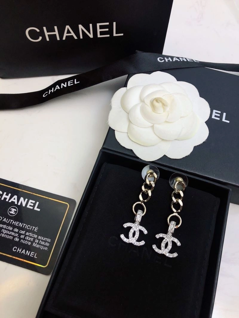 Sophisticated Chanel Earrings 226277