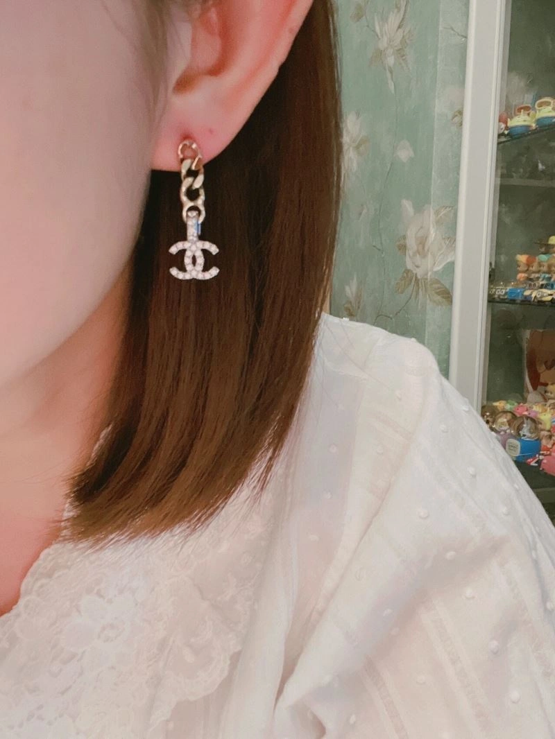 Sophisticated Chanel Earrings 226277