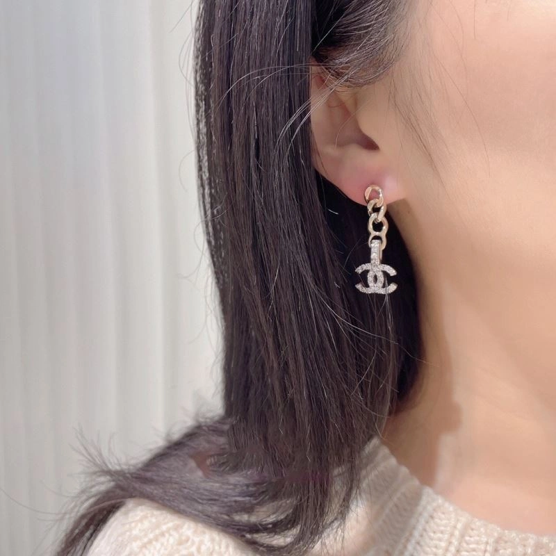 Sophisticated Chanel Earrings 226277