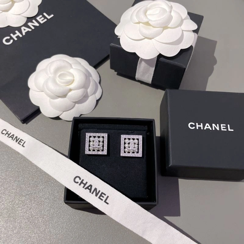 Fashionable Chanel Earrings 226284