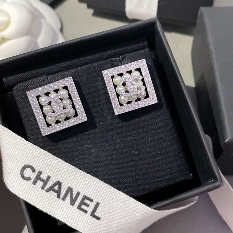 Fashionable Chanel Earrings 226284