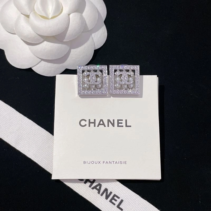 Fashionable Chanel Earrings 226284