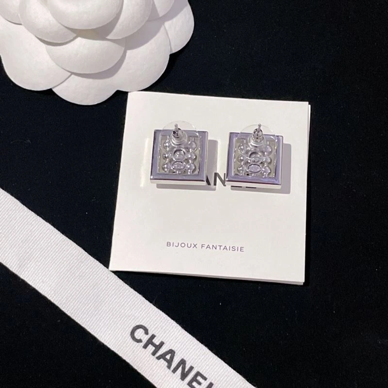 Fashionable Chanel Earrings 226284