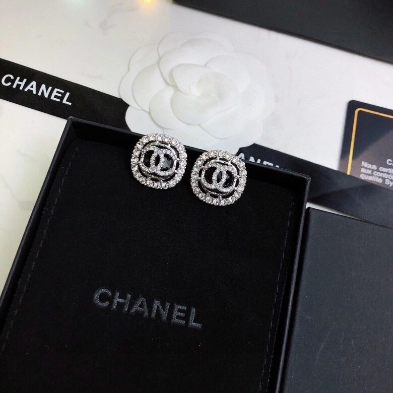 Comfortable Chanel Earrings 226218