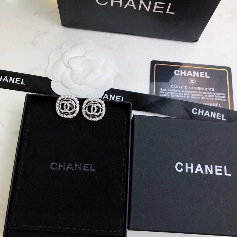 Comfortable Chanel Earrings 226218