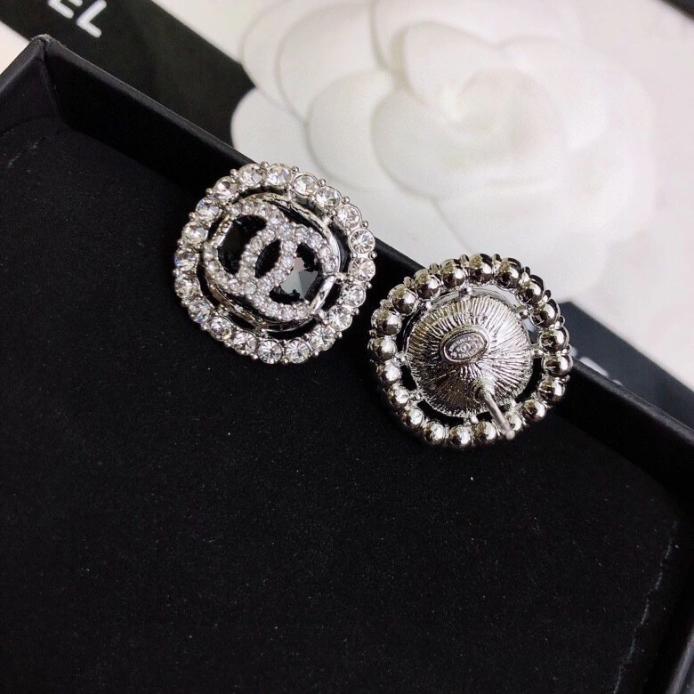 Comfortable Chanel Earrings 226218