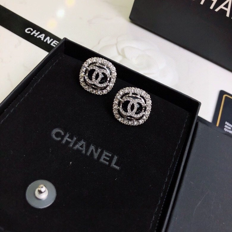 Comfortable Chanel Earrings 226218
