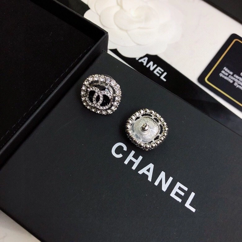 Comfortable Chanel Earrings 226218