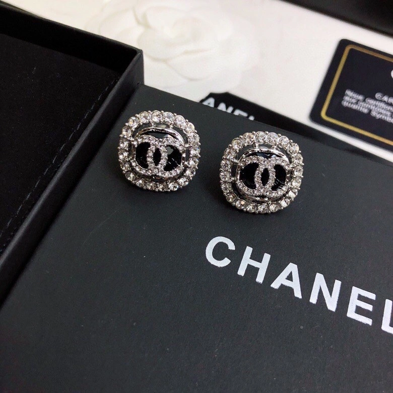 Comfortable Chanel Earrings 226218