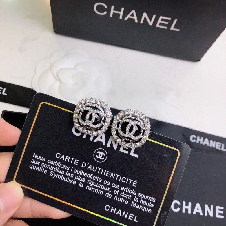 Comfortable Chanel Earrings 226218