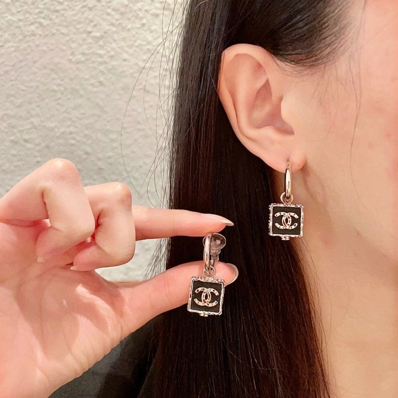 Elegant Chanel Earrings 226194